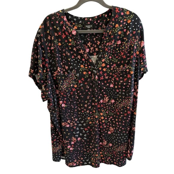 torrid Tops - Torrid Harper Black Floral Print Blouse Womens Size 4 Flowy Fit Short Sleeve